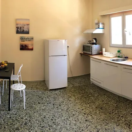 Blue Air 1minute From Sea, 15 Min From The Airport Artemis Center